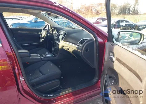 2018 Chrysler 300 Touring из США, поврежденный, VIN 2C3CCAAG2JH330911